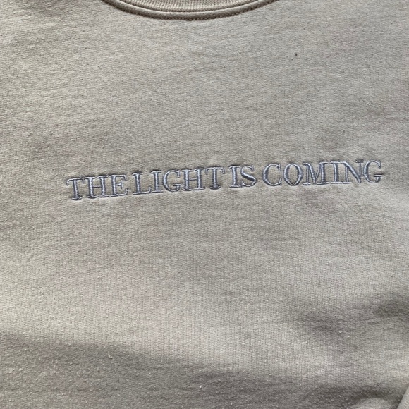 SOLD❌ Ariana Grande TLIC crewneck - Picture 3 of 4